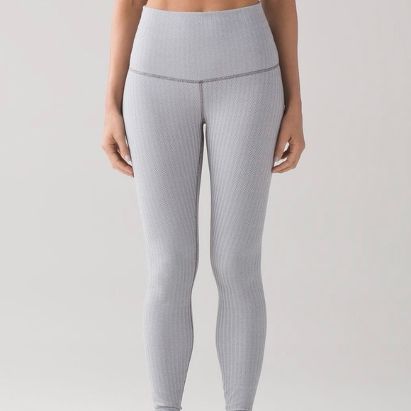 lululemon athletica Pants - Lululemon Wunder Under leggings